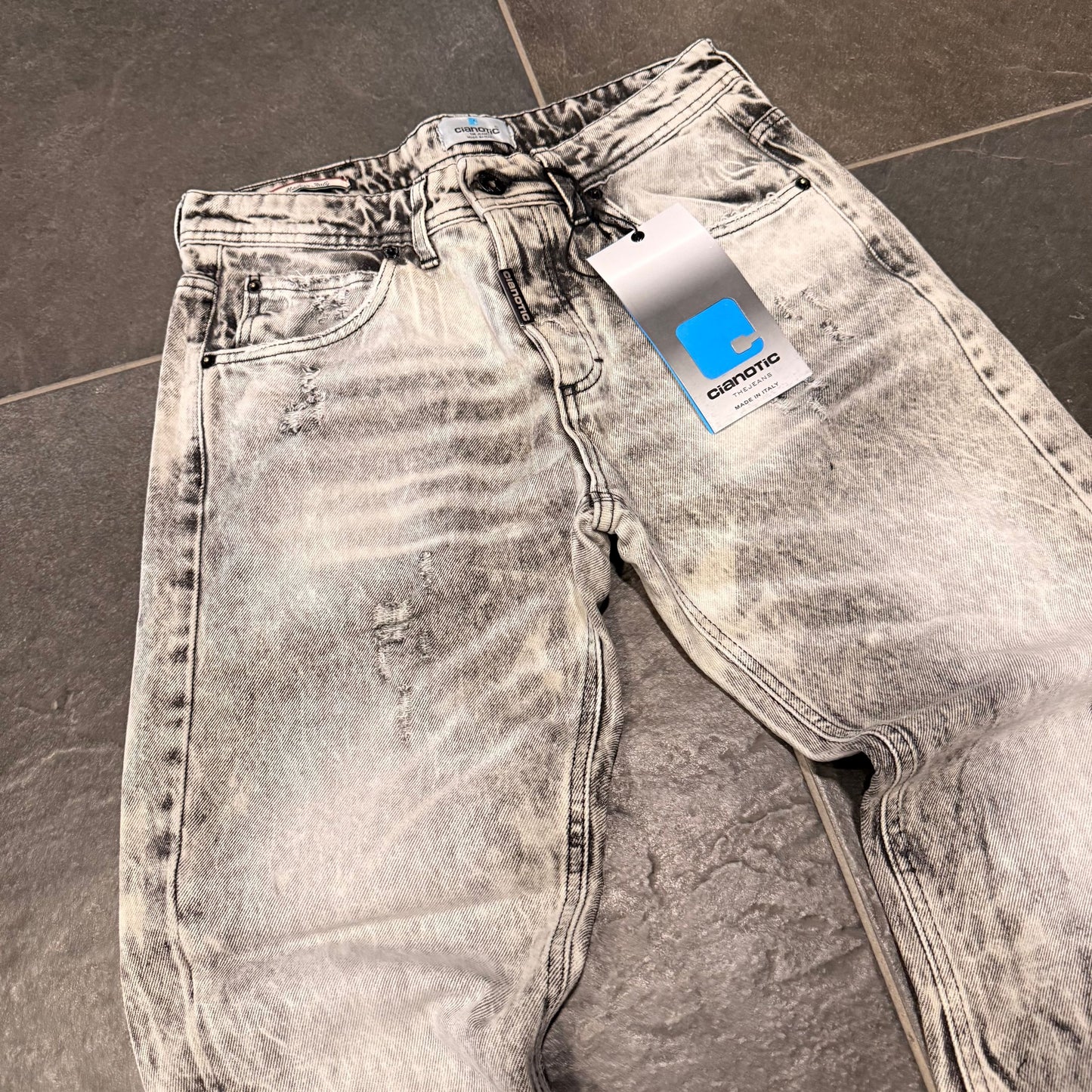 STRAIGHT FIT MARBLE EFFECT BLACK - Jeans uomo - CIANOTIC