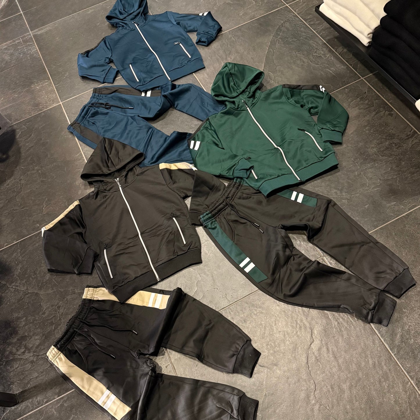 AH83631 TUTA BIMBO VERDE - - YI BOY