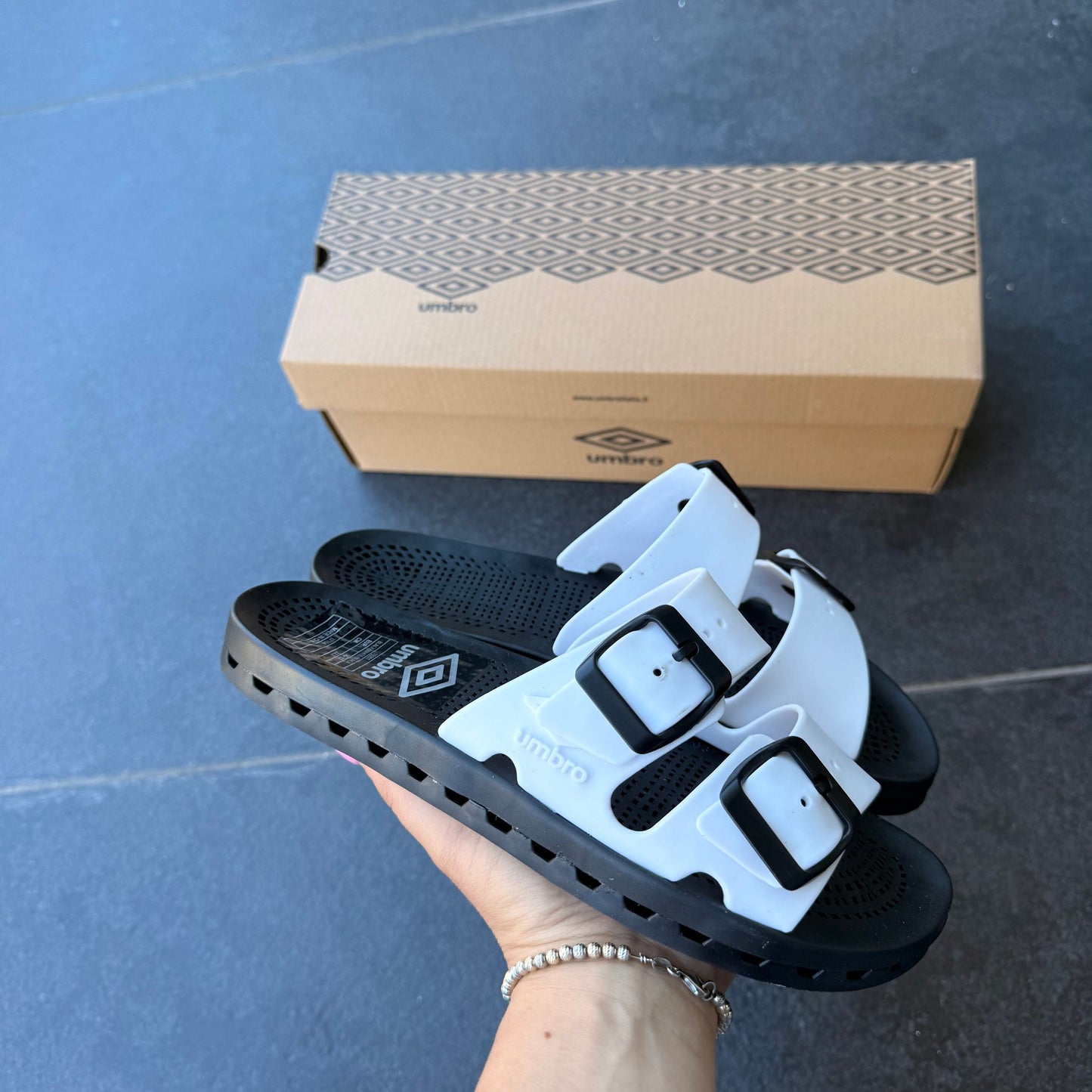 CIABATTE UMBRO BIANCO/NERO SOTTOUOMO - Ciabatte uomo - umbro