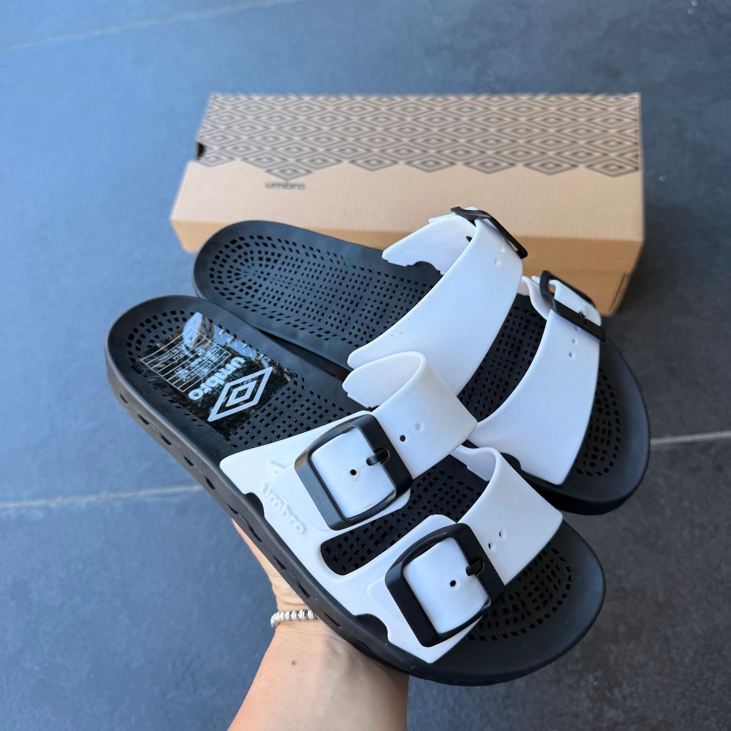 CIABATTE UMBRO BIANCO/NERO SOTTOUOMO - Ciabatte uomo - umbro