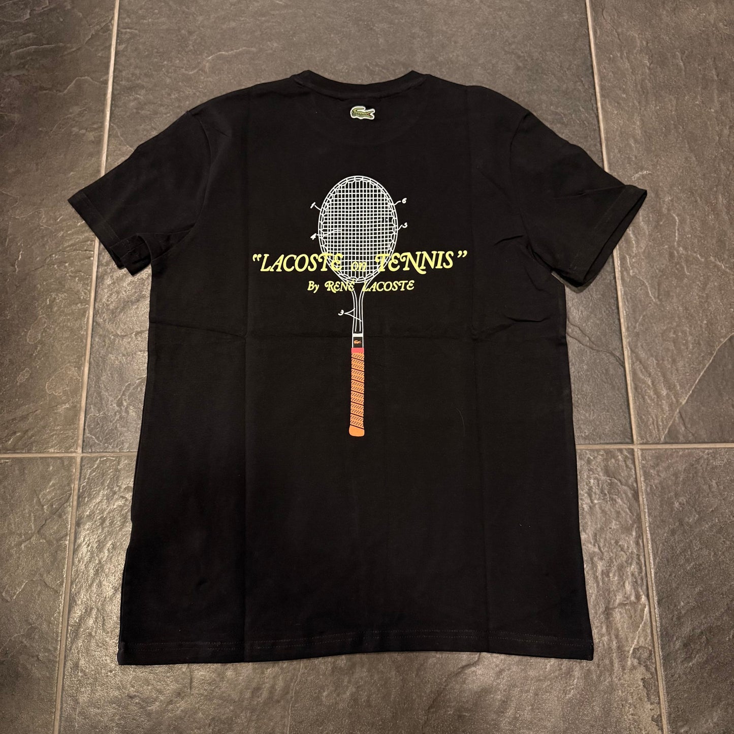 T-SHIRT LACOSTE ON TENNIS NERA -  - LACOSTE